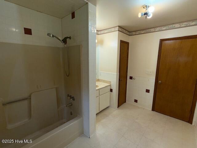 293 Crows Nest Road Beaufort, NC 28516 - Photo 9 of 20 Bathroom 1 View 2