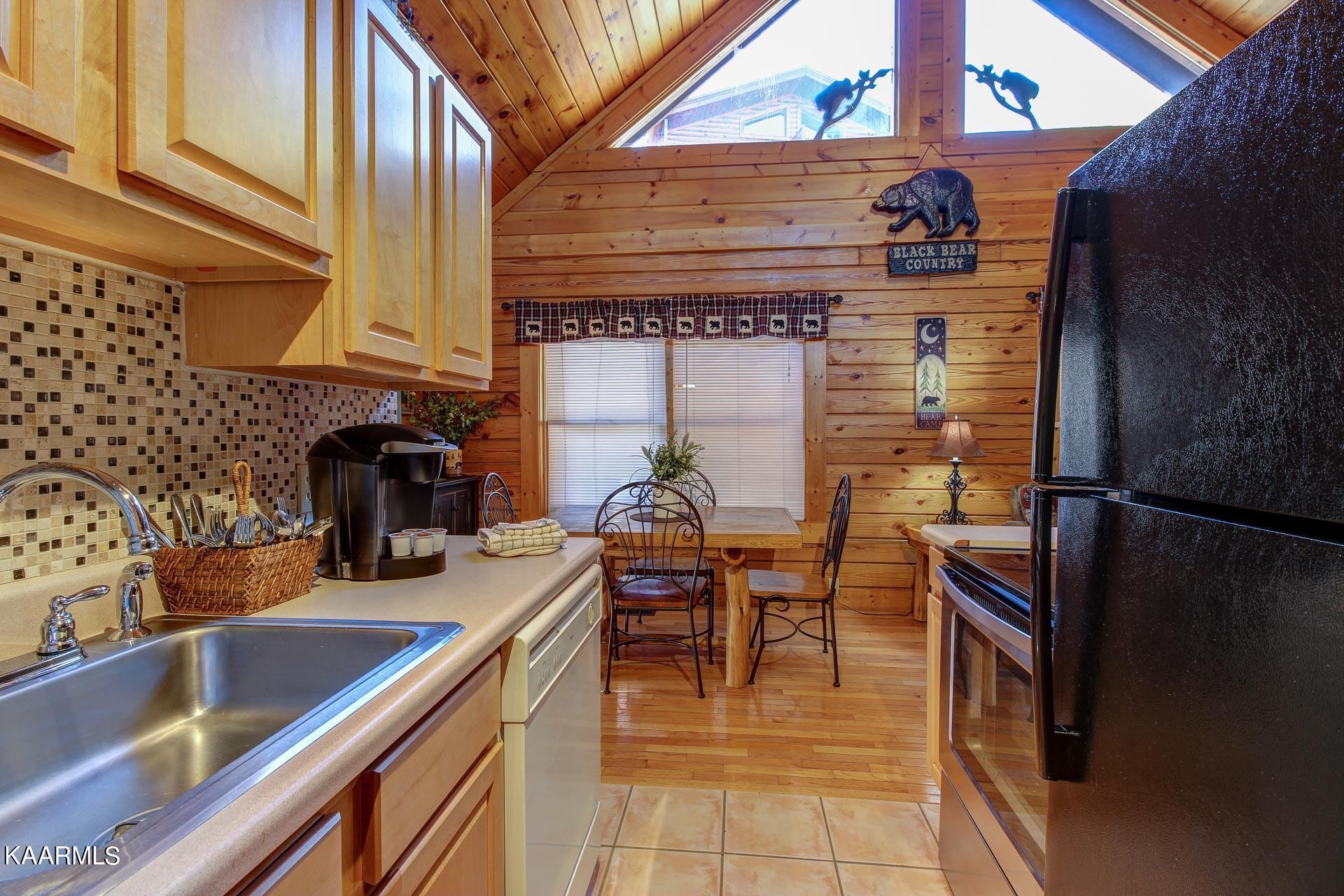 336 Big Bear Way Pigeon Forge, TN 37863 - Photo 18 of 51 18