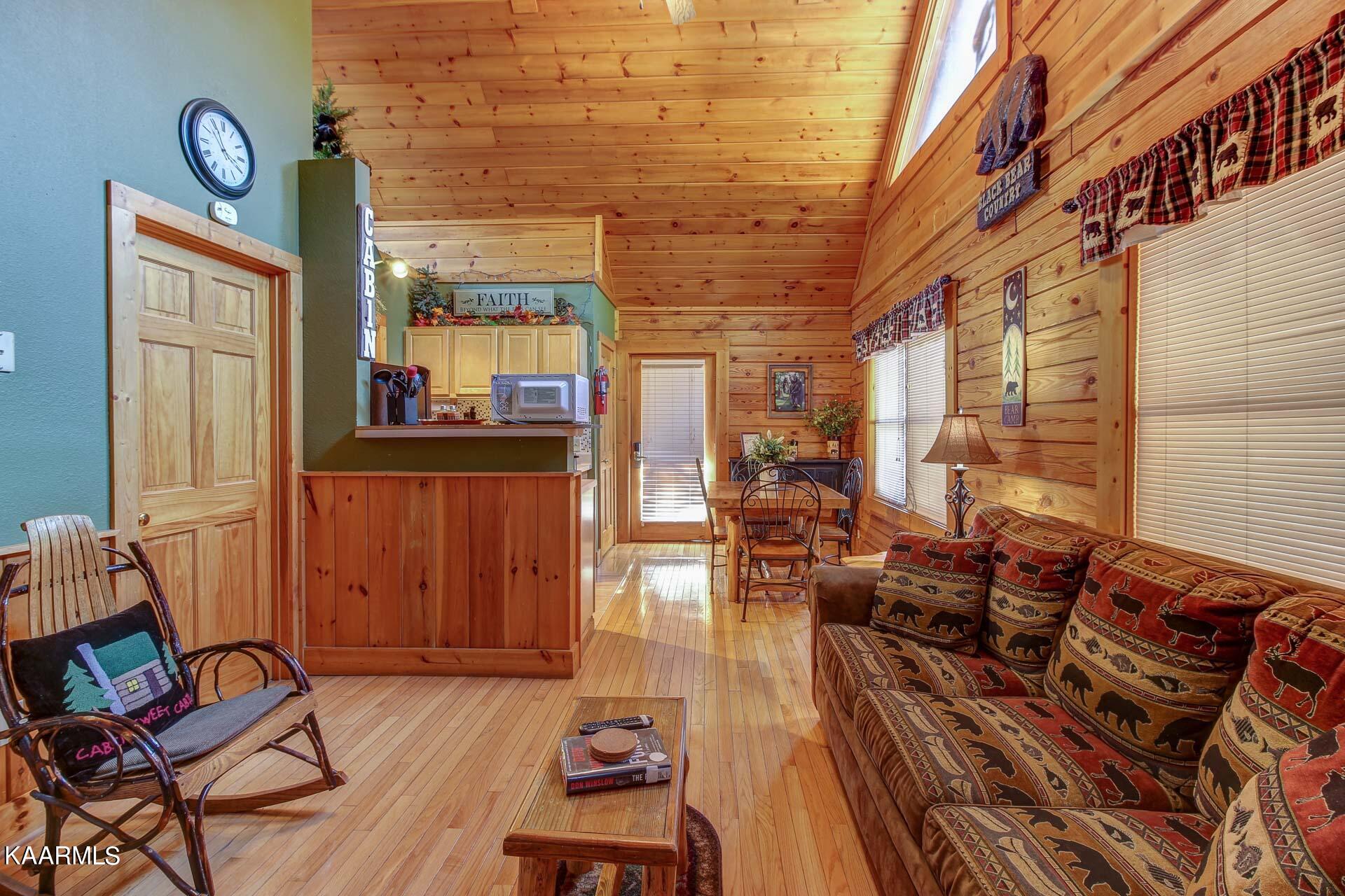 336 Big Bear Way Pigeon Forge, TN 37863 - Photo 4 of 51 04