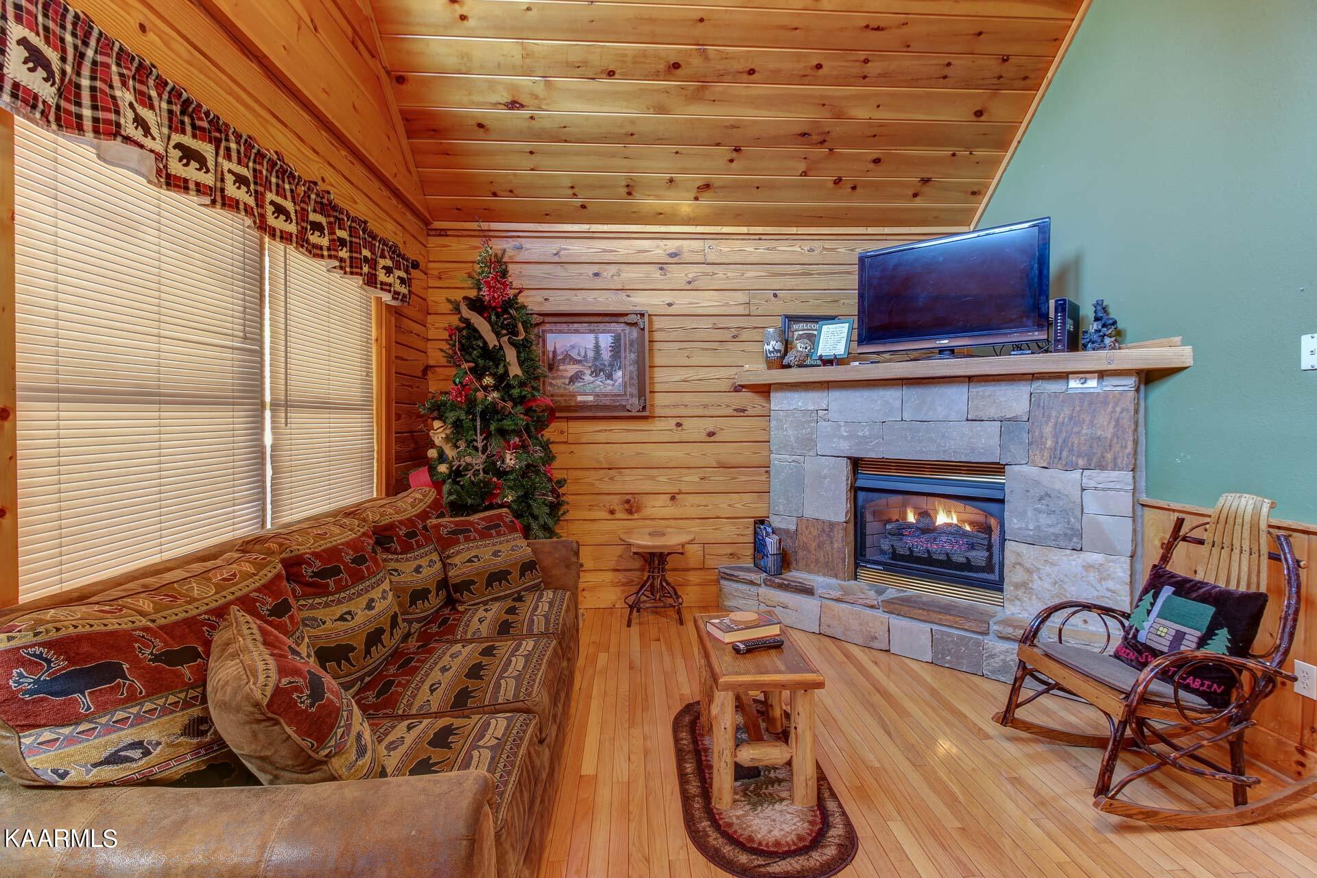 336 Big Bear Way Pigeon Forge, TN 37863 - Photo 5 of 51 05