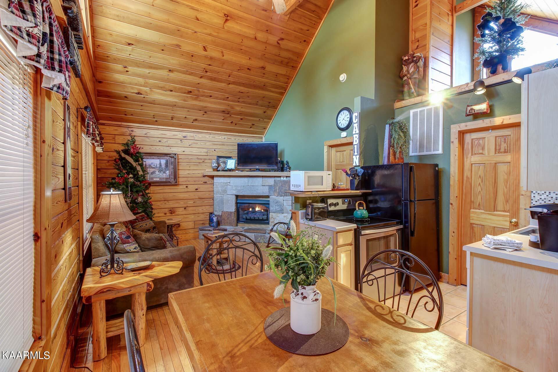 336 Big Bear Way Pigeon Forge, TN 37863 - Photo 6 of 51 06