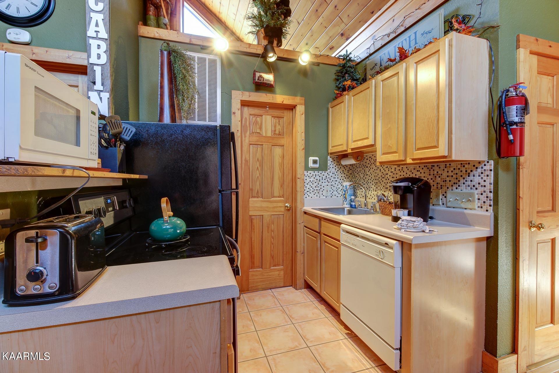 336 Big Bear Way Pigeon Forge, TN 37863 - Photo 9 of 51 09