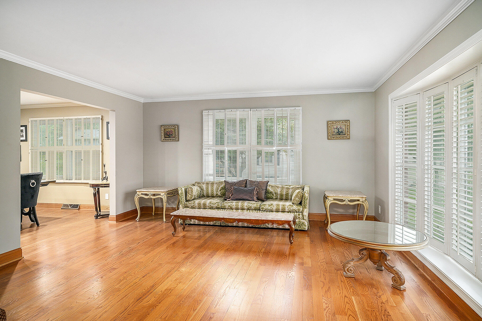 9307 Walnut Drive Munster, IN 46321 - Photo 4 of 26 a living room with furniture and a table