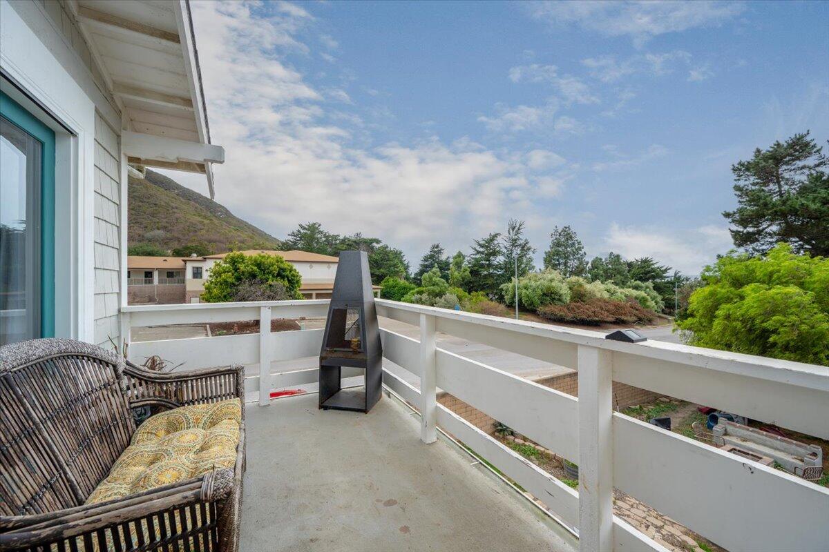 524 Avalon Street Lompoc, CA 93436 - Photo 19 of 36 a view of balcony with furniture