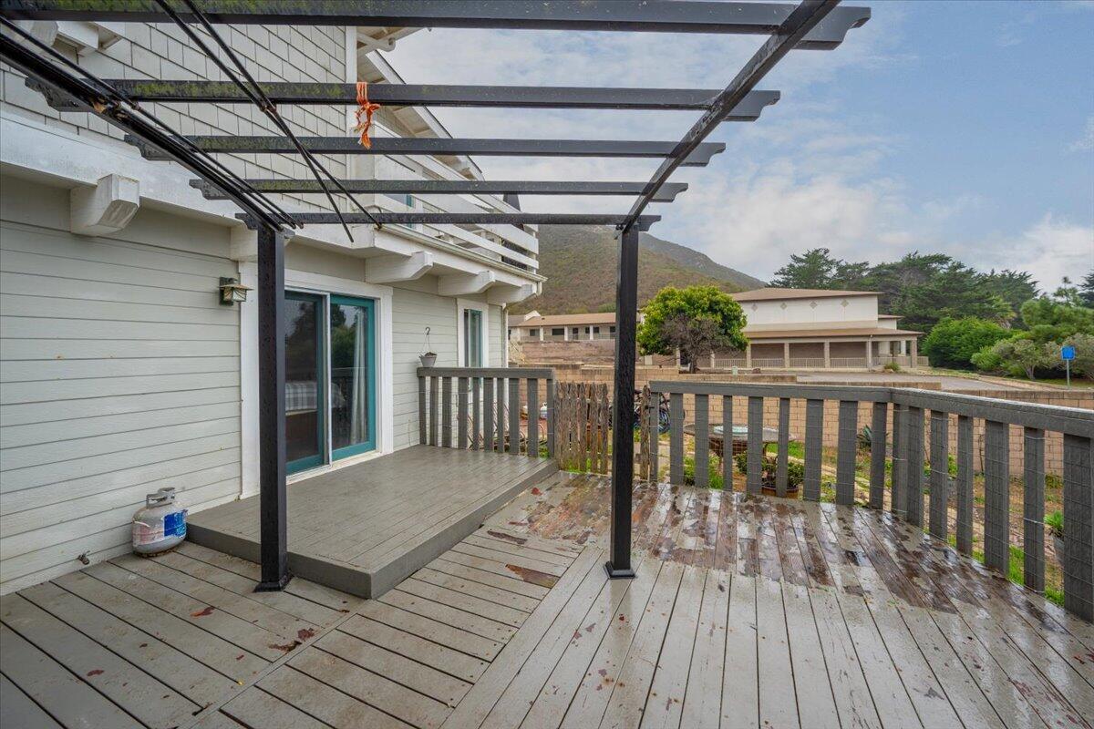 524 Avalon Street Lompoc, CA 93436 - Photo 29 of 36 a view of a balcony with wooden floor