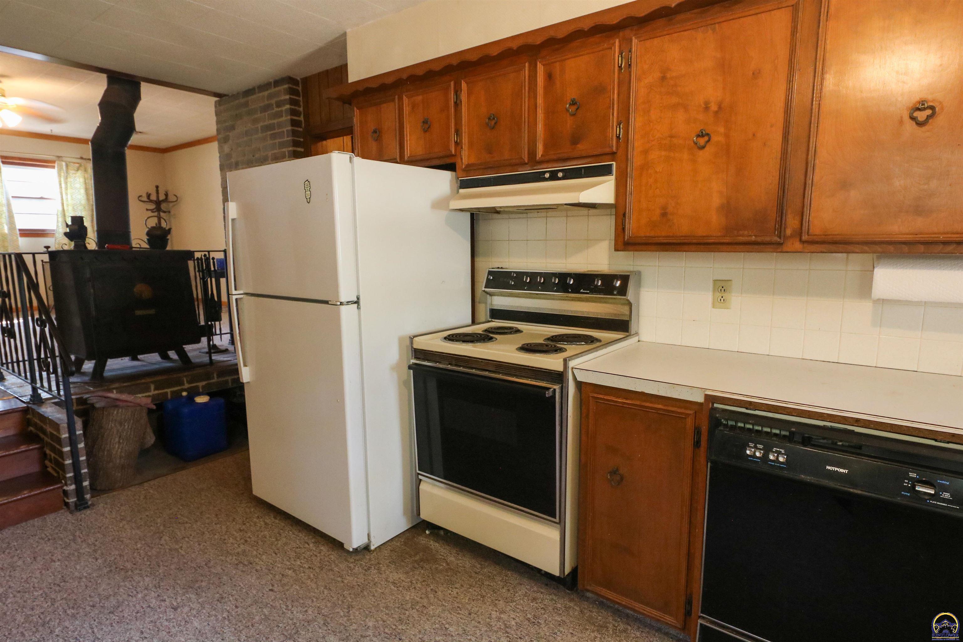 475 Aa 80 Road Fall River, KS 67047 - Photo 27 of 65 Kitchen