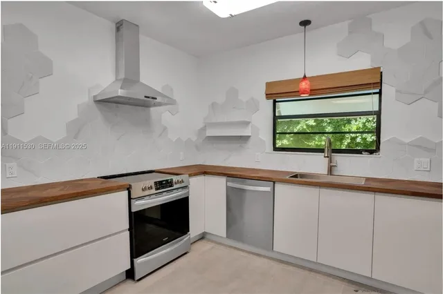 $15,000 | 118 East 3rd Court, Miami Beach, FL 33139