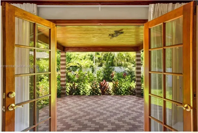 $15,000 | 118 East 3rd Court, Miami Beach, FL 33139