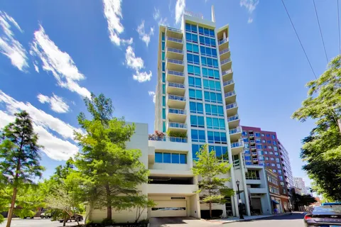 $339,000 | 1570 Elmwood Avenue, Unit 909, Evanston, IL 60201