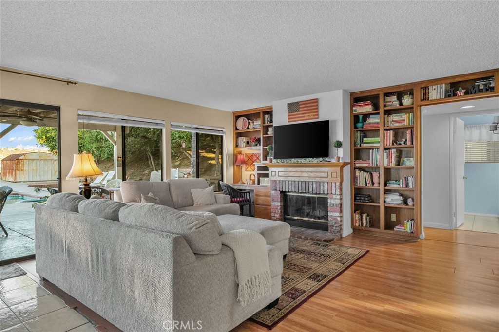 16584 Creekside Road Riverside, CA 92503 - Photo 14 of 56