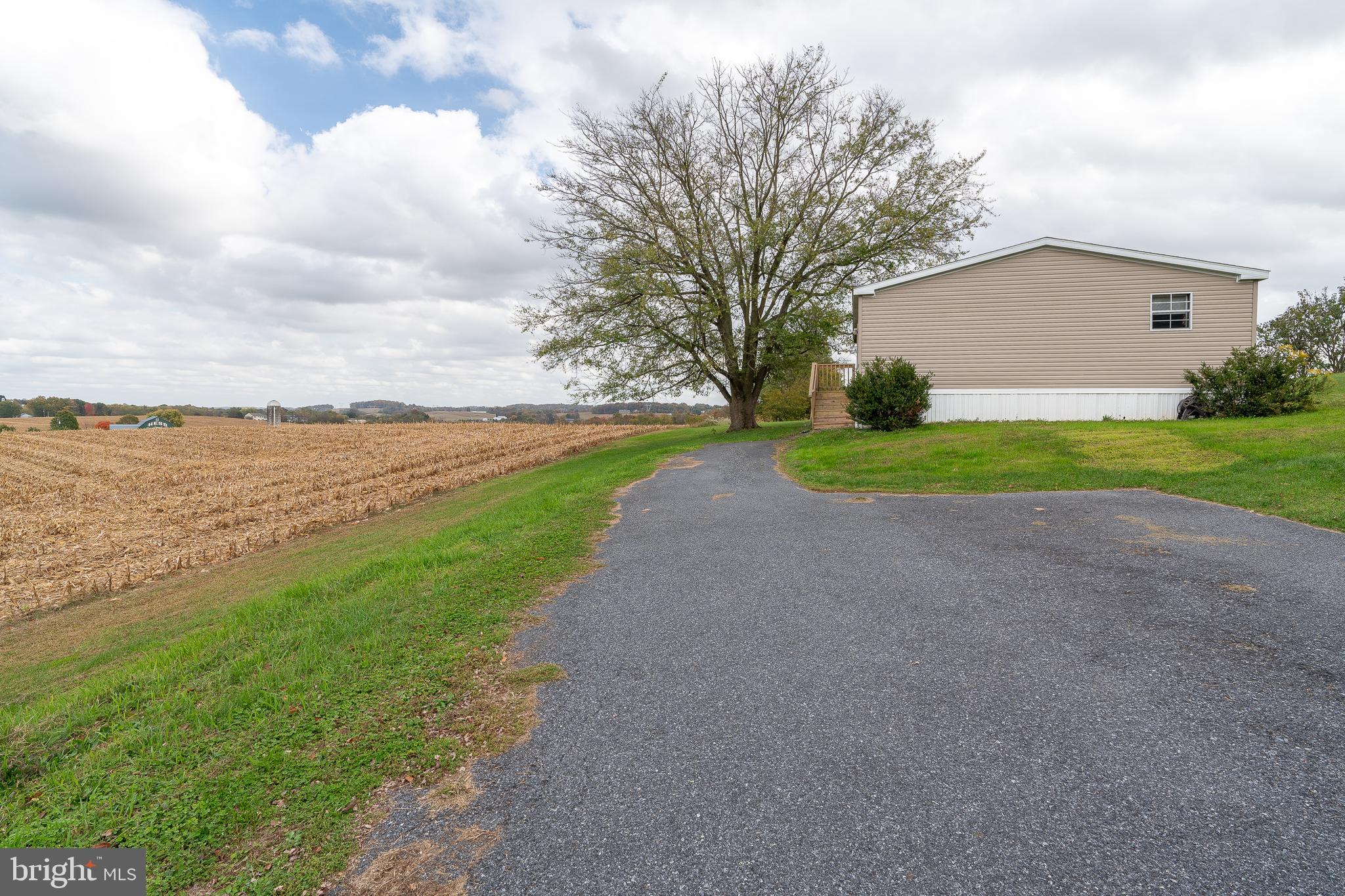 1843 Meadow View Road Manheim, PA 17545 - Photo 4 of 34