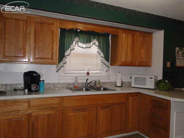 8380 Birch Run Road Millington, MI 48746 - Photo 7 of 35 21319051-6.JPG