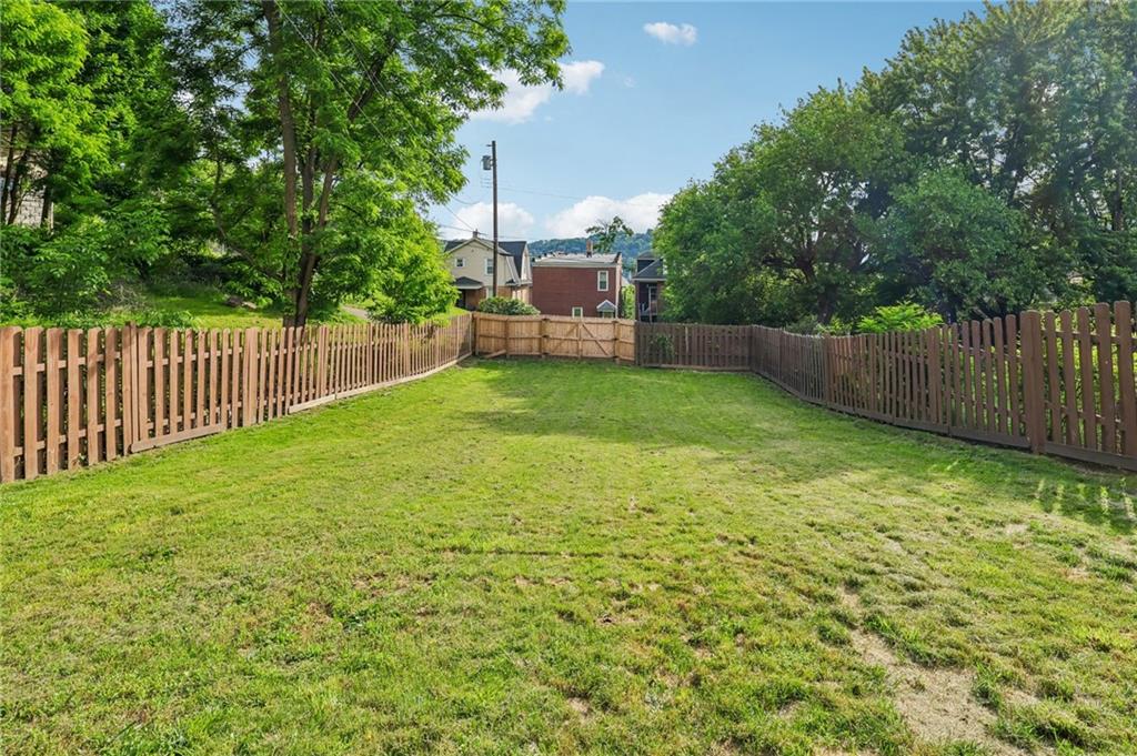 419 Elm Road Ambridge, PA 15003 - Photo 6 of 49