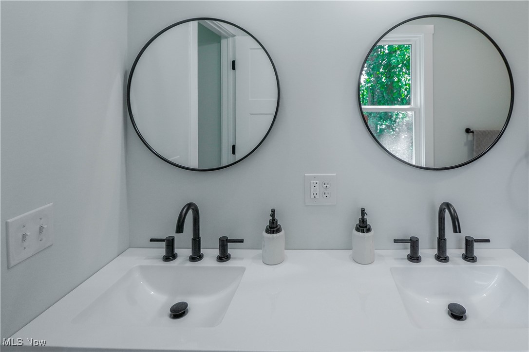 5367 Lance Road Medina, OH 44256 - Photo 22 of 44 Primary Bathroom