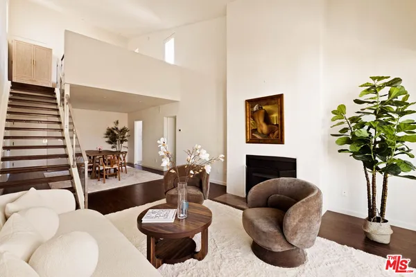 $875,000 | 725 South Barrington Avenue, Unit 301, Los Angeles, CA 90049