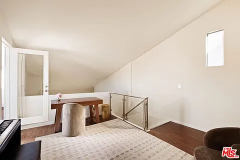 $875,000 | 725 South Barrington Avenue, Unit 301, Los Angeles, CA 90049