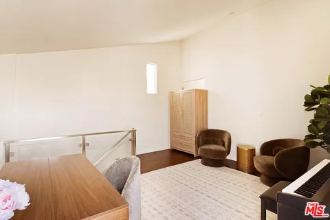 $875,000 | 725 South Barrington Avenue, Unit 301, Los Angeles, CA 90049