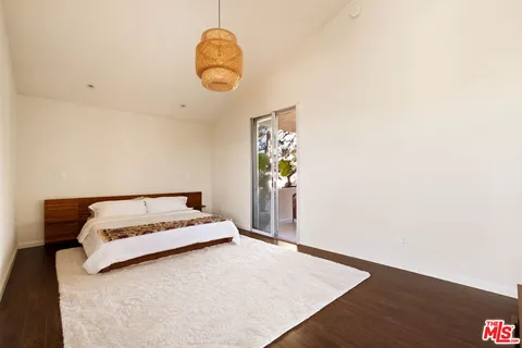 $875,000 | 725 South Barrington Avenue, Unit 301, Los Angeles, CA 90049