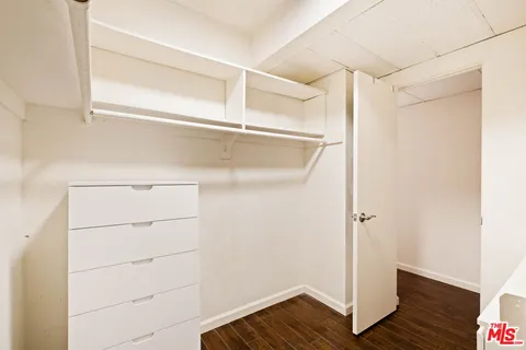 $875,000 | 725 South Barrington Avenue, Unit 301, Los Angeles, CA 90049