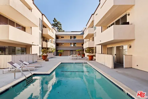 $875,000 | 725 South Barrington Avenue, Unit 301, Los Angeles, CA 90049