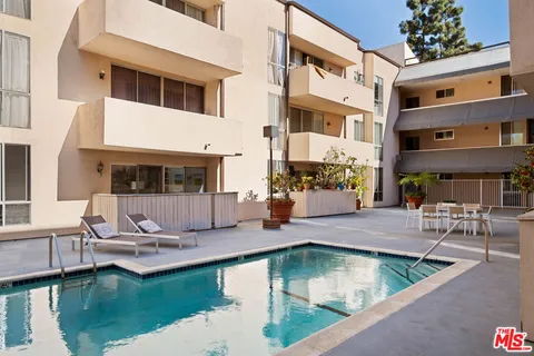 $875,000 | 725 South Barrington Avenue, Unit 301, Los Angeles, CA 90049