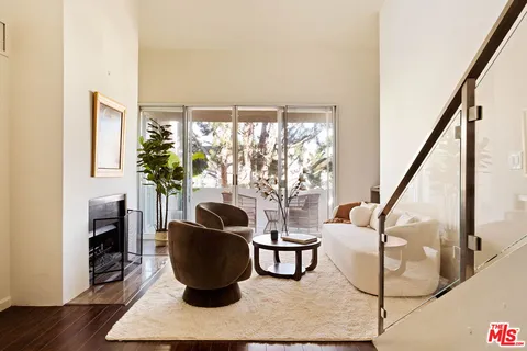 $875,000 | 725 South Barrington Avenue, Unit 301, Los Angeles, CA 90049