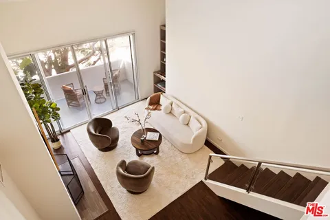 $875,000 | 725 South Barrington Avenue, Unit 301, Los Angeles, CA 90049