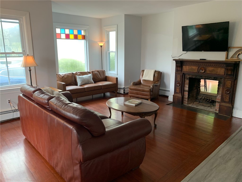 22 Summer Street Newport, RI 02840 - Photo 2 of 14