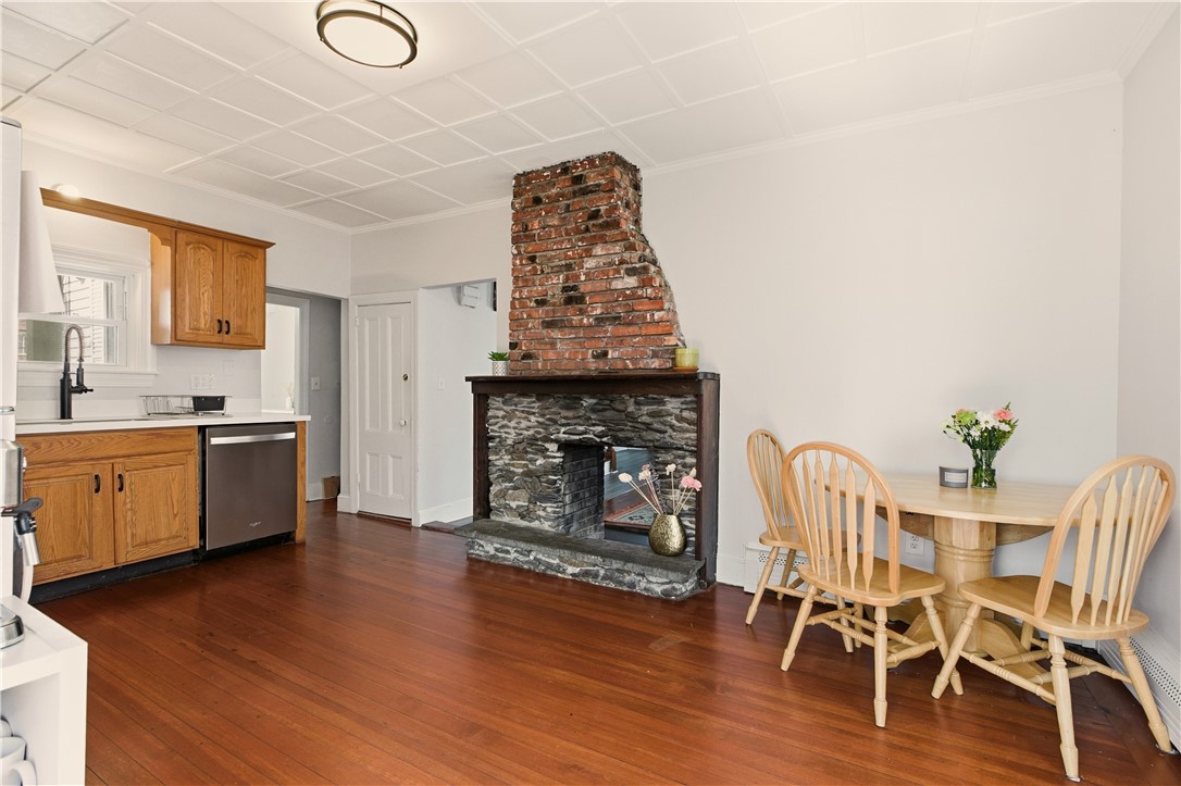 22 Summer Street Newport, RI 02840 - Photo 8 of 31