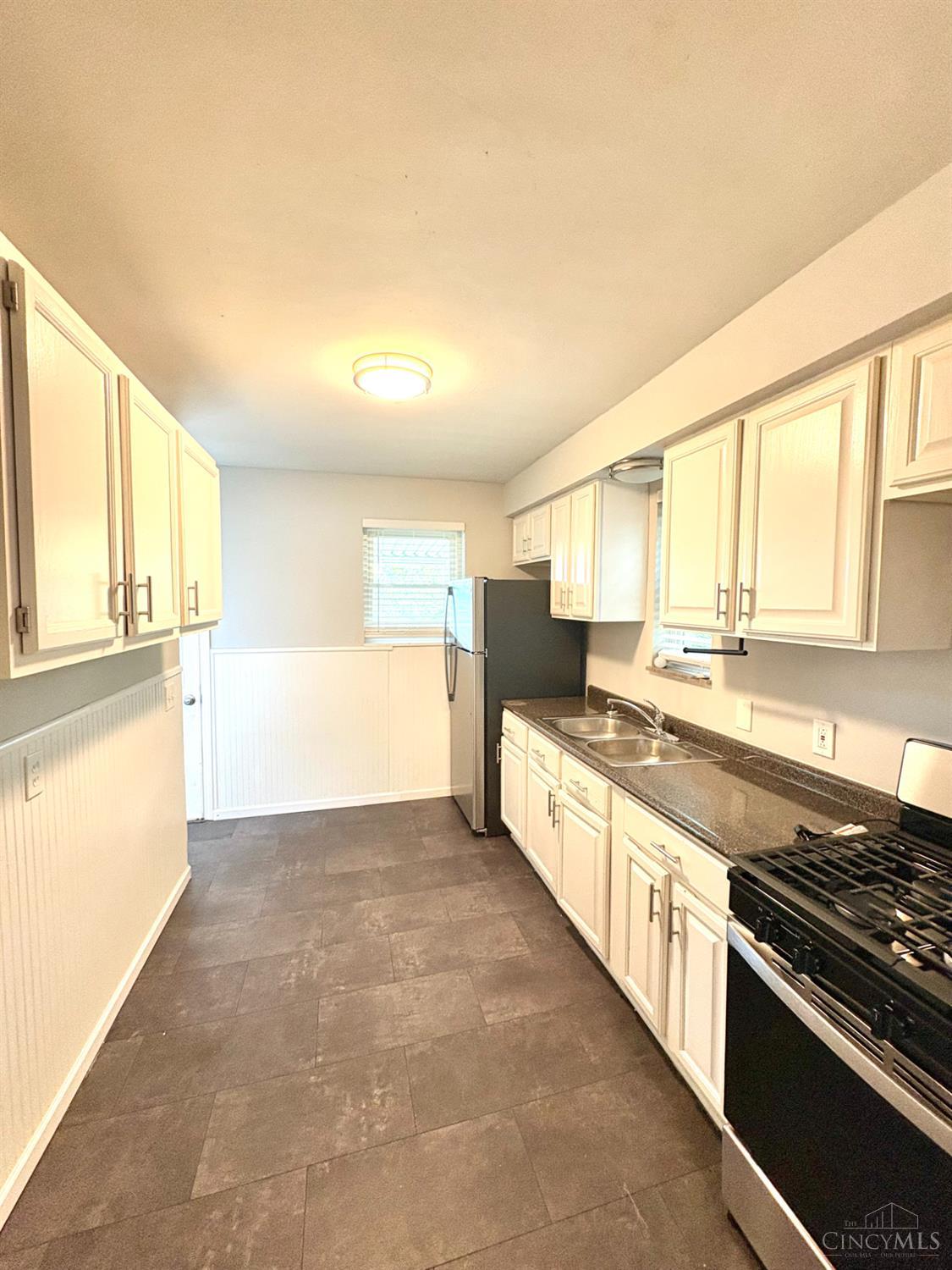 1379 Adams Road Cincinnati, OH 45231 - Photo 7 of 13 Gallery Image 7