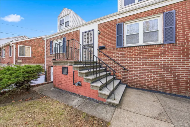 a view of a house with a small yard