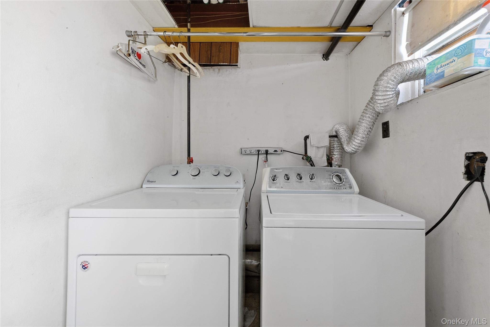 4161 Monticello Avenue Bronx, NY 10466 - Photo 35 of 38 a utility room with dryer and washer