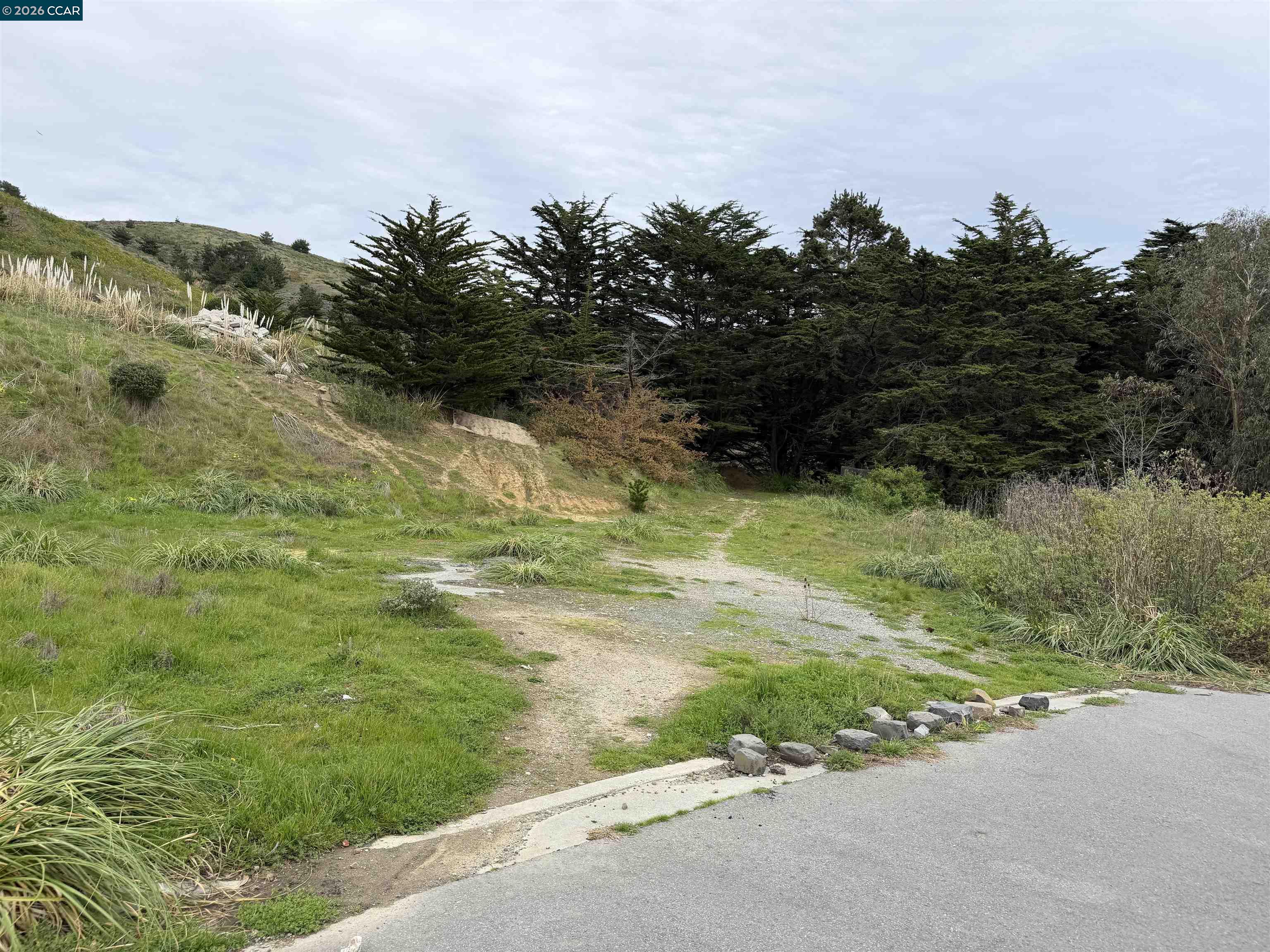 670 Roberts Road Pacifica, CA 94044 - Photo 8 of 10