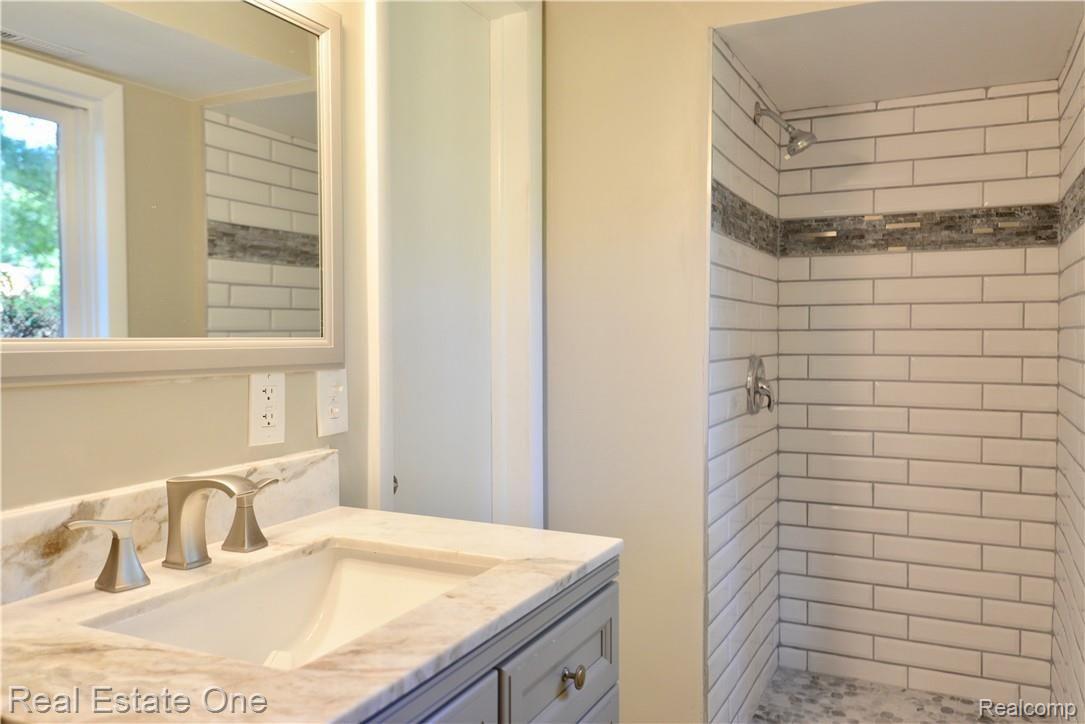 338 Randolph Road Rochester, MI 48309 - Photo 20 of 26 fullsizeoutput_367a.jpeg