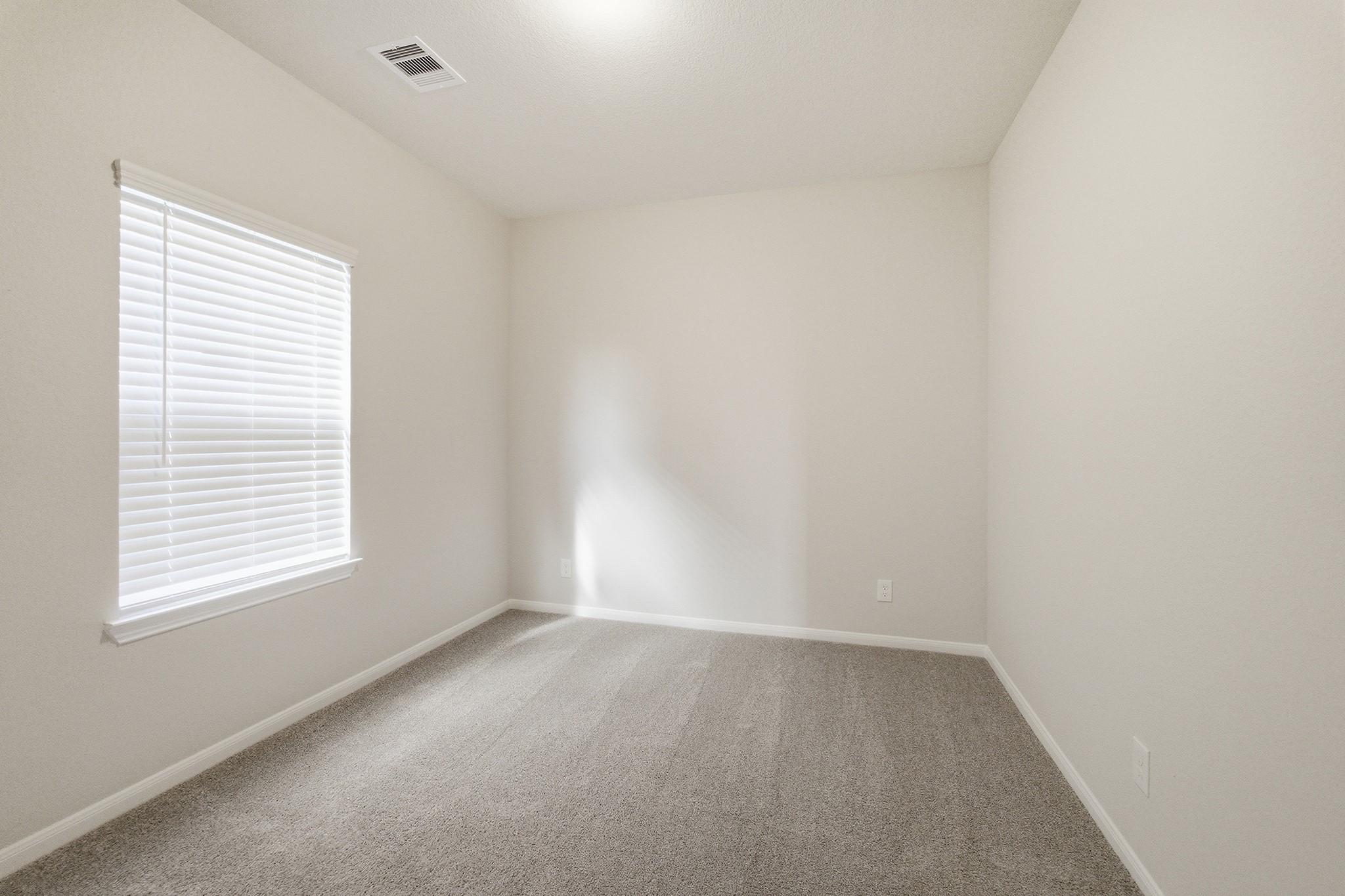 8019 Jasper Mdws Way Angleton, TX 77515 - Photo 7 of 27