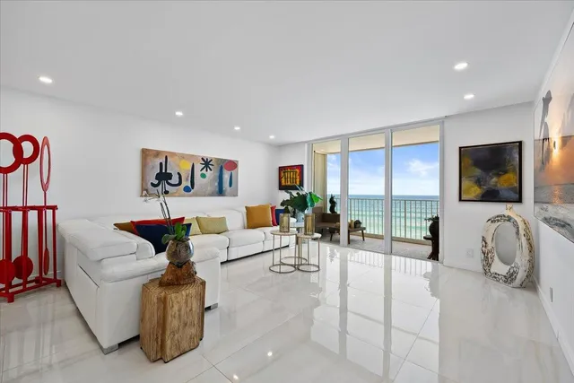 $789,950 | 3580 South Ocean Boulevard, Unit 7E, South Palm Beach, FL 33480