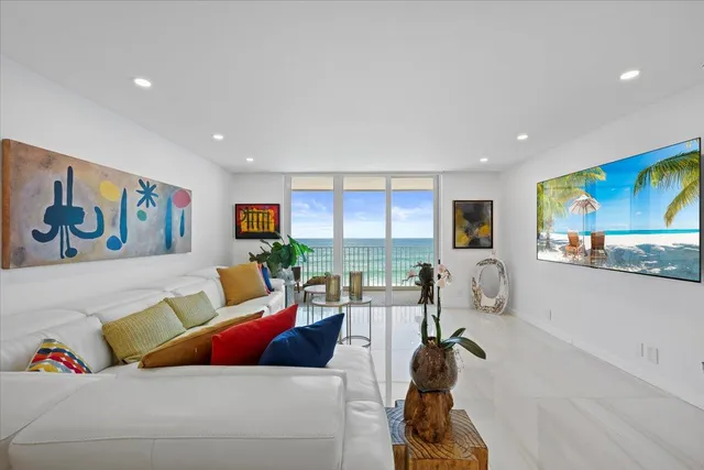 $789,950 | 3580 South Ocean Boulevard, Unit 7E, South Palm Beach, FL 33480
