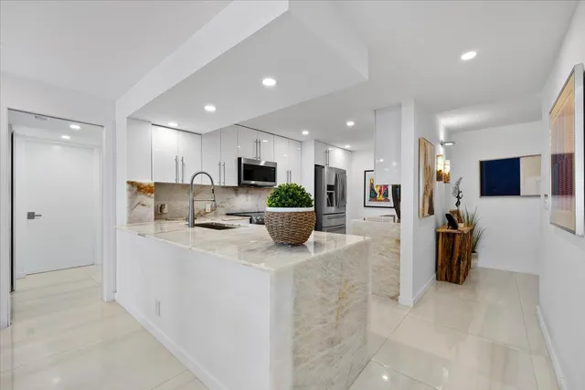 $789,950 | 3580 South Ocean Boulevard, Unit 7E, South Palm Beach, FL 33480