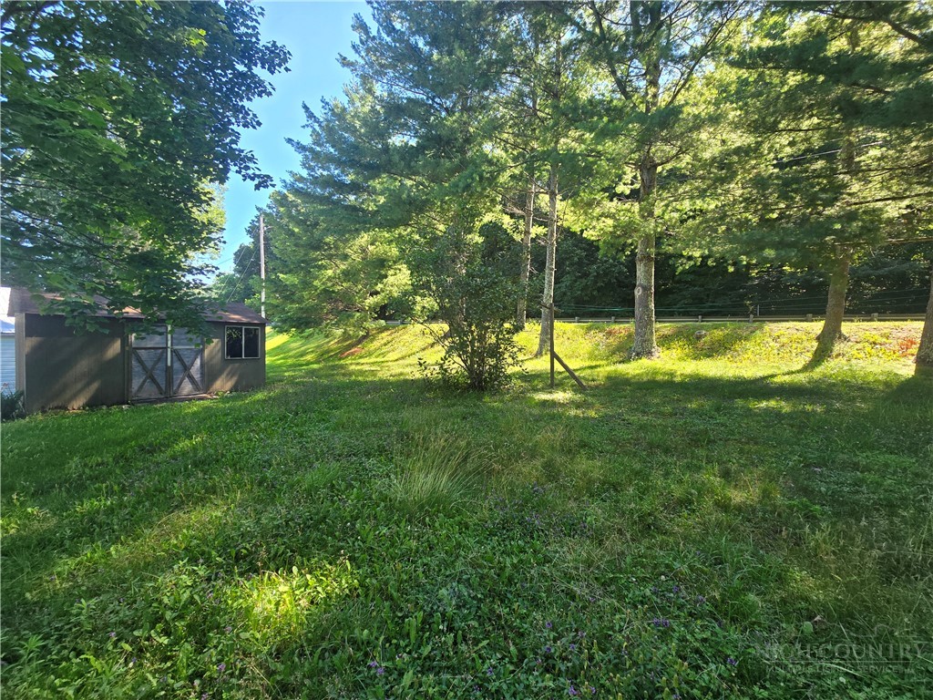 159 Hubert Street Newland, NC 28657 - Photo 33 of 40