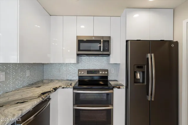 $2,400 | 8835 West Michelle Drive, Peoria, AZ 85382