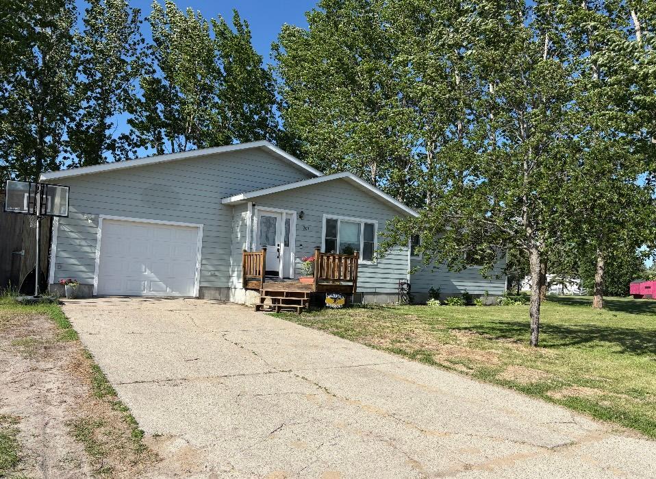 305 Lincoln Court Southwest Warroad, MN 56763 - Photo 2 of 31