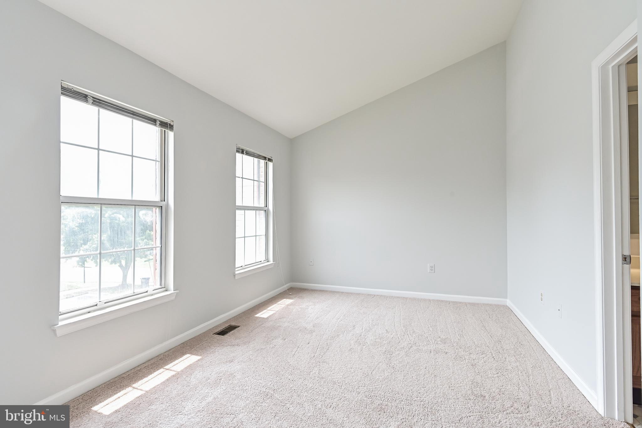 1989 Bowline Loop Woodbridge, VA 22192 - Photo 16 of 41