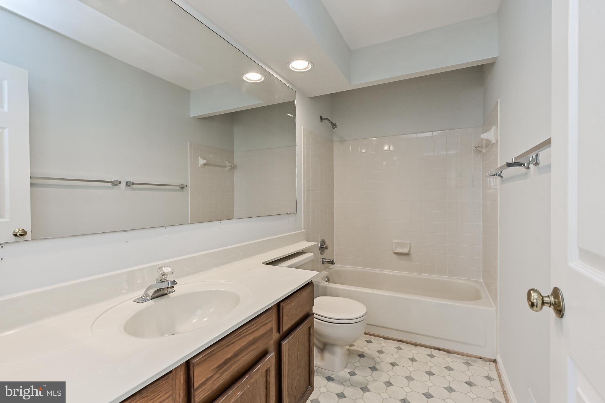 1989 Bowline Loop Woodbridge, VA 22192 - Photo 28 of 41