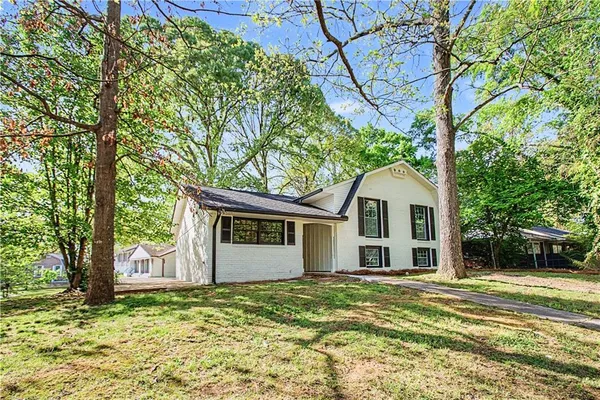 $260,000 | 556 Roxbury Drive, Riverdale, GA 30274