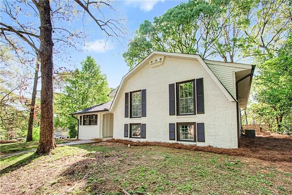 $260,000 | 556 Roxbury Drive, Riverdale, GA 30274