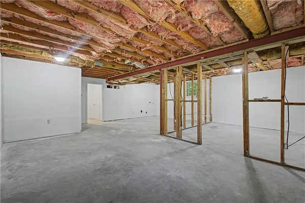 $260,000 | 556 Roxbury Drive, Riverdale, GA 30274