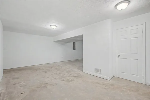 $260,000 | 556 Roxbury Drive, Riverdale, GA 30274