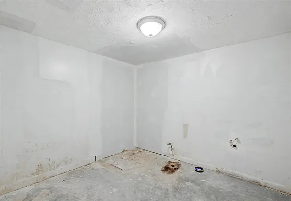 $260,000 | 556 Roxbury Drive, Riverdale, GA 30274