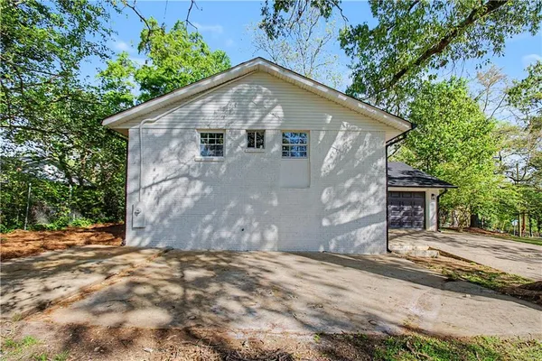 $260,000 | 556 Roxbury Drive, Riverdale, GA 30274