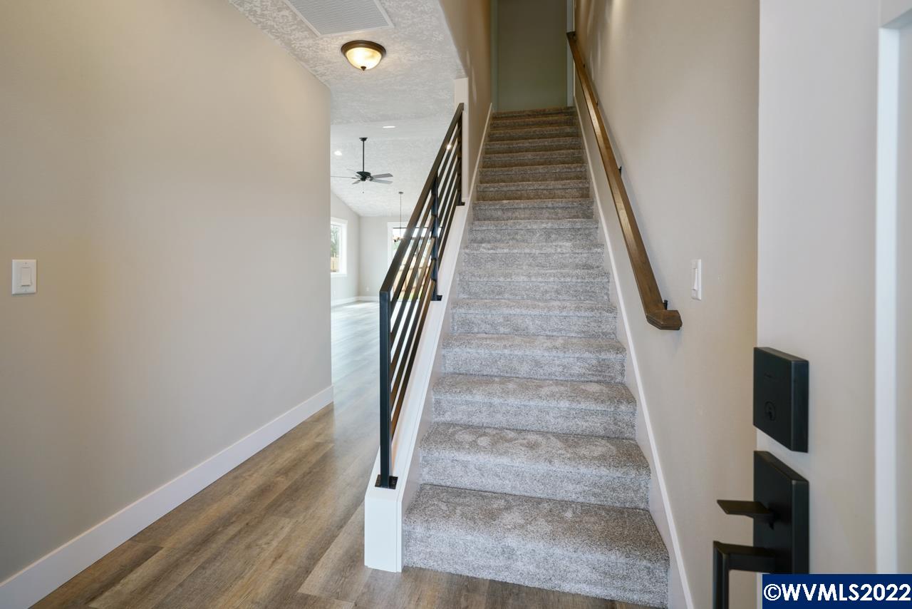 1621 Southwest Ellis Street Dallas, OR 97338 - Photo 5 of 34 Gallery Image 5